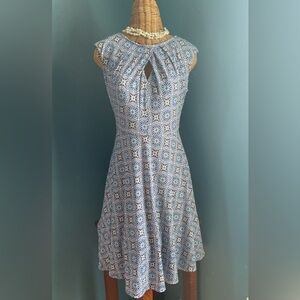 Wisp Sleeveless Stretch A-Line Women’s Dress. Blue White Pink Pattern Size 6